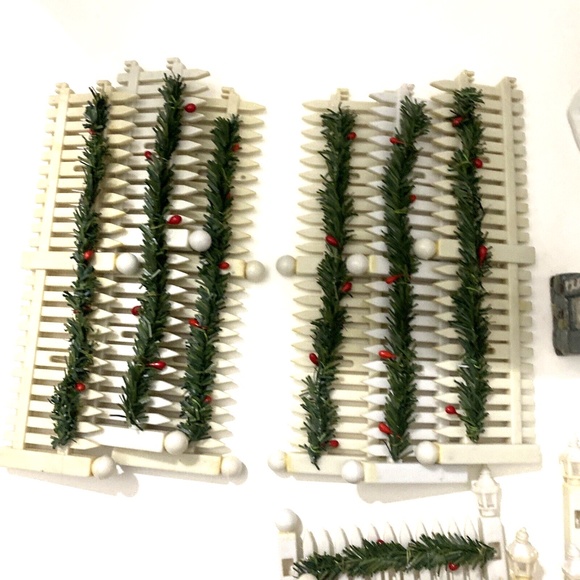 1 Set Christmas Village Gazebo, Gate and Fences Collectible Figurine - Picture 5 of 6